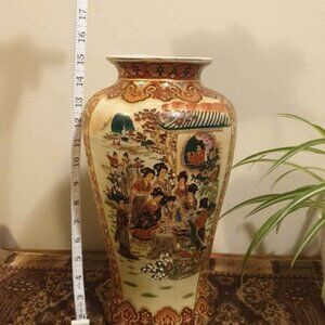 Beautiful Satsuma Oriental-Style Porcelain Vase with Intricate Figurative Scenes